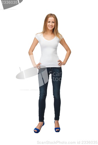 Image of smiling teenage girl in blank white t-shirt