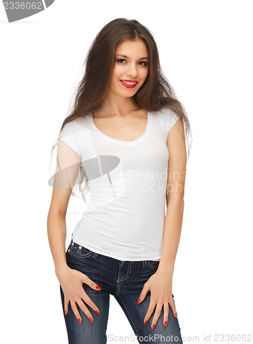 Image of woman in blank white t-shirt