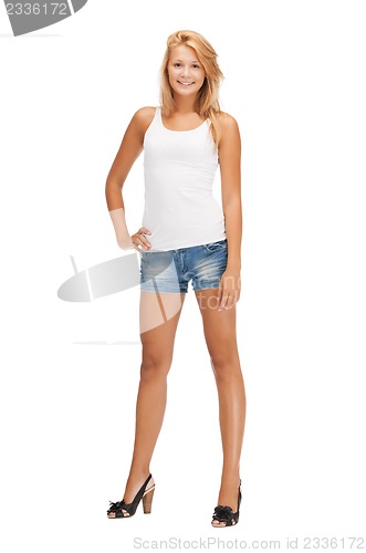 Image of smiling teenage girl in blank white t-shirt