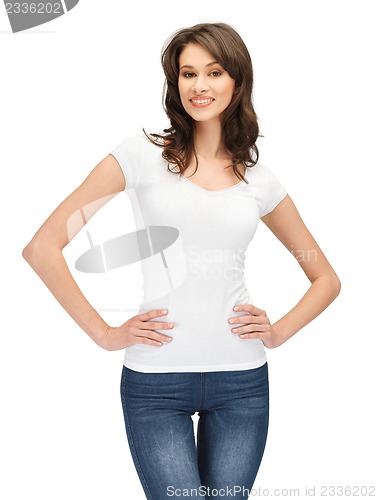 Image of smiling teenage girl in blank white t-shirt