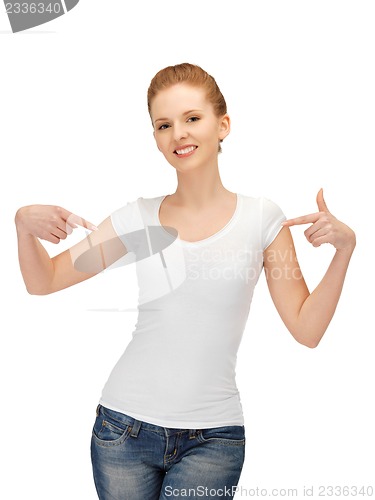 Image of smiling teenage girl in blank white t-shirt