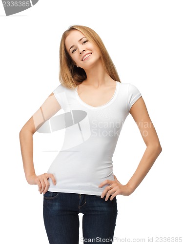 Image of smiling teenage girl in blank white t-shirt