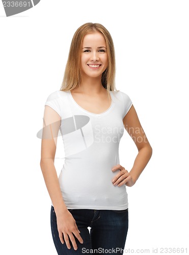 Image of smiling teenage girl in blank white t-shirt