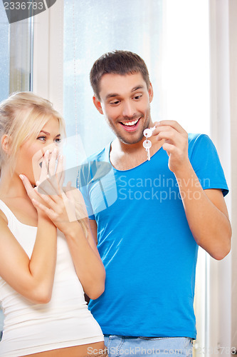 Image of happy couple with keys