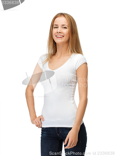 Image of smiling teenage girl in blank white t-shirt