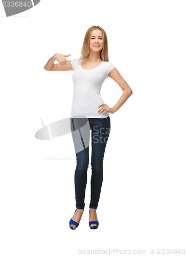 Image of smiling teenage girl in blank white t-shirt