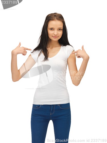 Image of smiling teenage girl in blank white t-shirt