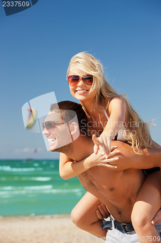 Image of happy couple in sunglasses on the beach