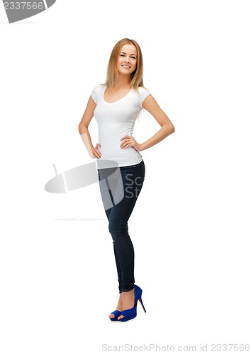 Image of smiling teenage girl in blank white t-shirt