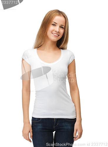 Image of smiling teenage girl in blank white t-shirt