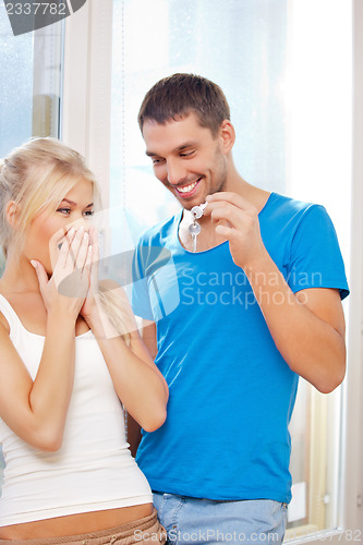 Image of happy couple with keys