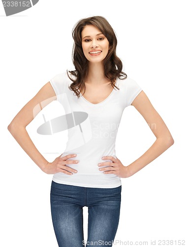 Image of smiling teenage girl in blank white t-shirt
