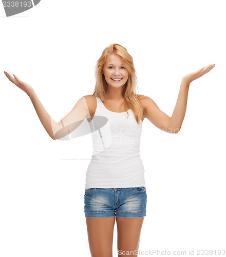 Image of smiling teenage girl in blank white t-shirt