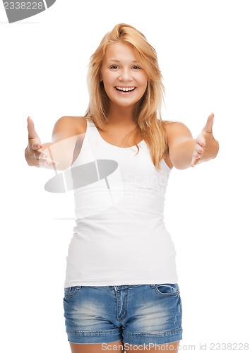 Image of smiling teenage girl in blank white t-shirt