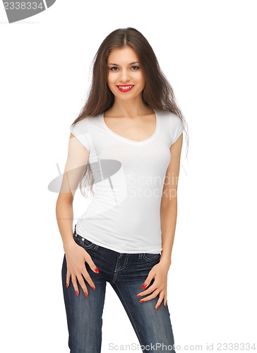 Image of woman in blank white t-shirt