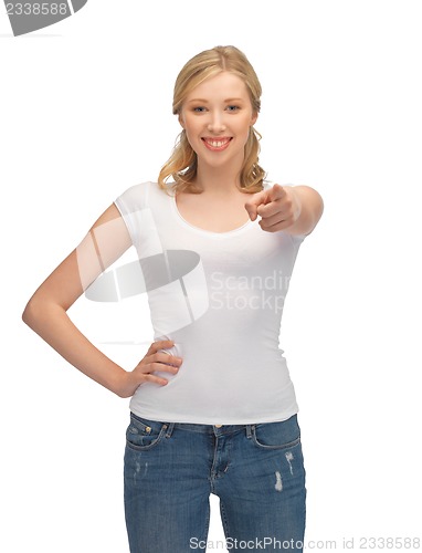 Image of woman in blank white t-shirt pointing her finger