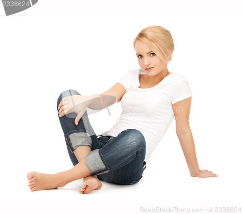 Image of woman in blank white t-shirt