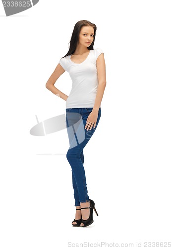Image of teenage girl in blank white t-shirt