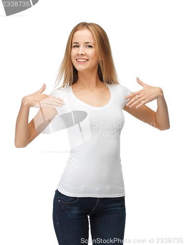 Image of smiling teenage girl in blank white t-shirt