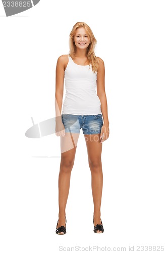 Image of smiling teenage girl in blank white t-shirt