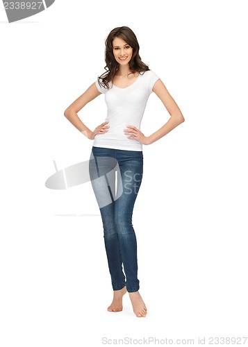 Image of smiling teenage girl in blank white t-shirt