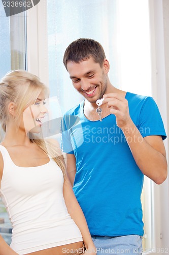 Image of happy couple with keys