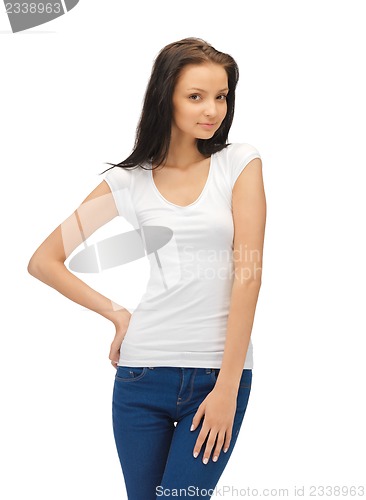 Image of smiling teenage girl in blank white t-shirt