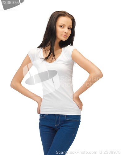 Image of teenage girl in blank white t-shirt