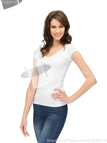 Image of smiling teenage girl in blank white t-shirt