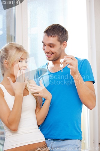 Image of happy couple with keys