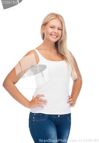 Image of smiling teenage girl in blank white t-shirt