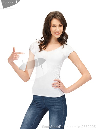 Image of smiling teenage girl in blank white t-shirt