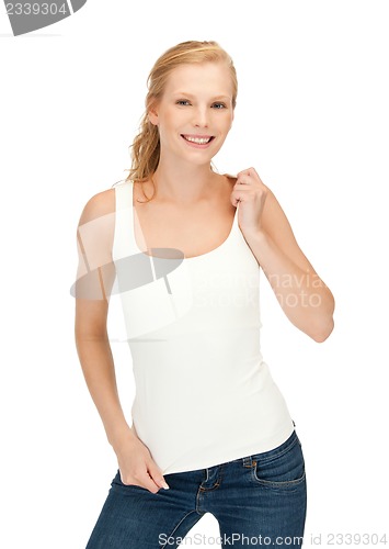 Image of smiling teenage girl in blank white t-shirt