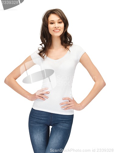Image of smiling teenage girl in blank white t-shirt
