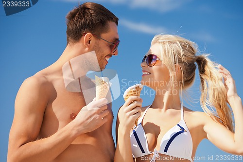 Image of happy couple with ice cream