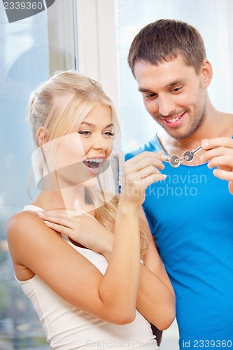 Image of happy couple with keys