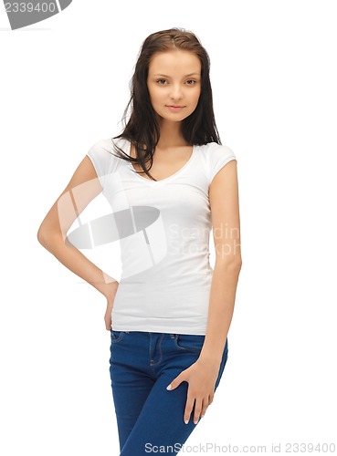 Image of smiling teenage girl in blank white t-shirt