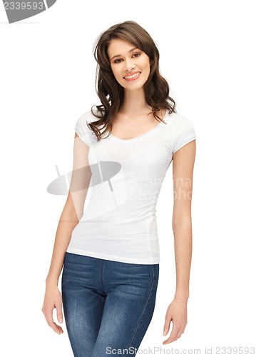 Image of smiling teenage girl in blank white t-shirt