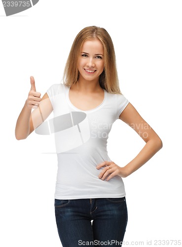 Image of teenage girl in blank white t-shirt with thumbs up