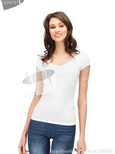 Image of smiling teenage girl in blank white t-shirt