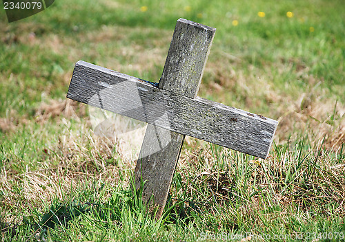 Image of Wooden cross marking a grave