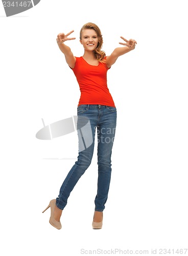 Image of teenage girl in red t-shirt showing victory sign