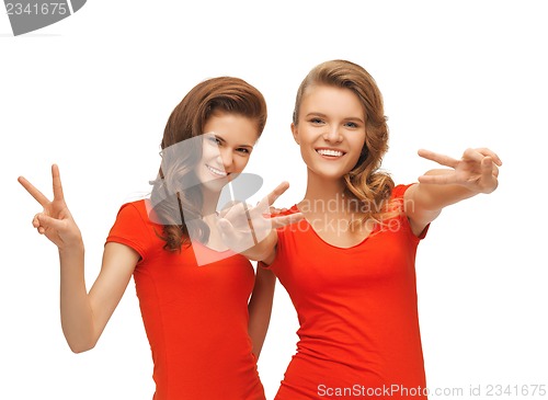 Image of two teenage girls showing victory sign