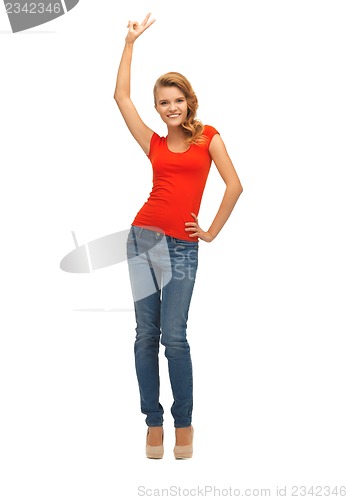 Image of teenage girl in red t-shirt showing victory sign