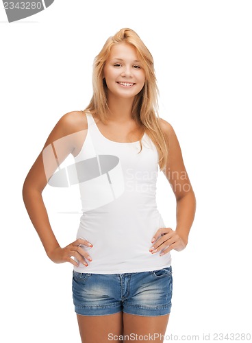 Image of smiling teenage girl in blank white t-shirt