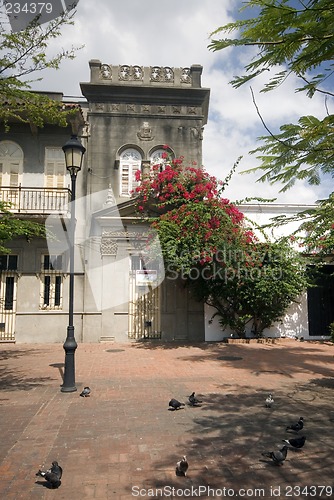 Image of house in park santo domingo