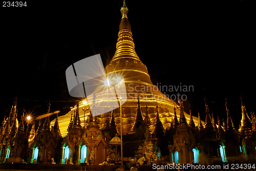 Image of Shwedagon temple at night