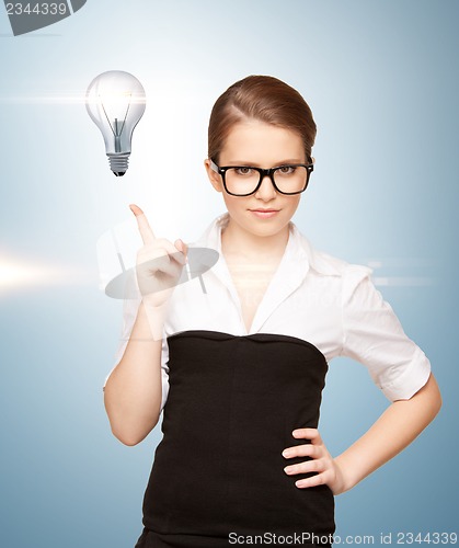 Image of woman pointing her finger at light bulb
