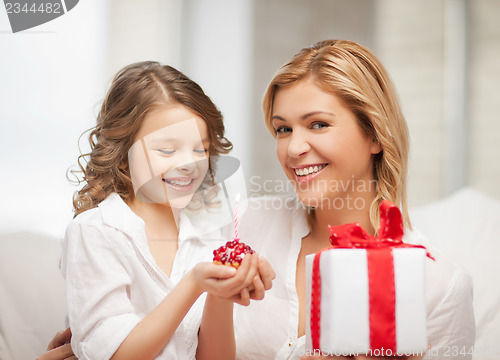 Image of mother and daughter