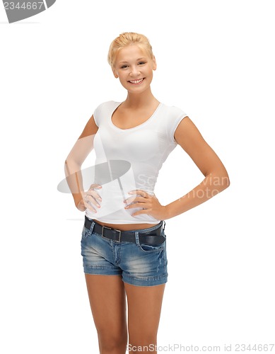 Image of smiling teenage girl in blank white t-shirt